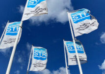 STR_flaggor_blå himmel_1200x600